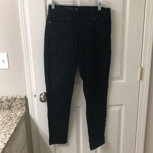 Levi’s dark wash jegging